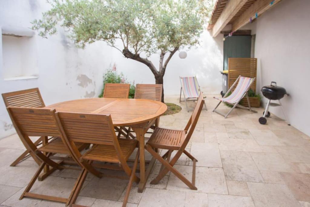 Maison de bourg proche commerces et plages La Couarde-sur-Mer Extérieur photo