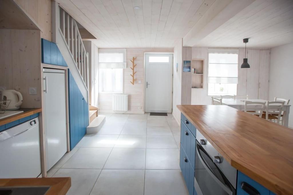 Maison de bourg proche commerces et plages La Couarde-sur-Mer Extérieur photo